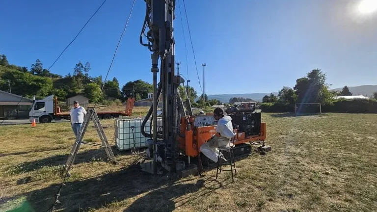 Calicata Exploratoria en Arica: Reconocimiento Directo del Subsuelo Según NCh1508